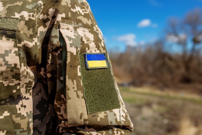 який шеврон носиться на правій руці зсу